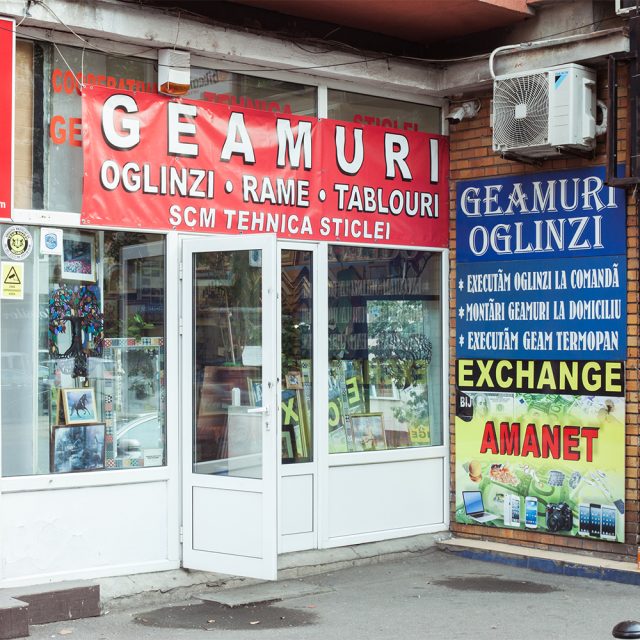 Geamuri și Oglinzi
