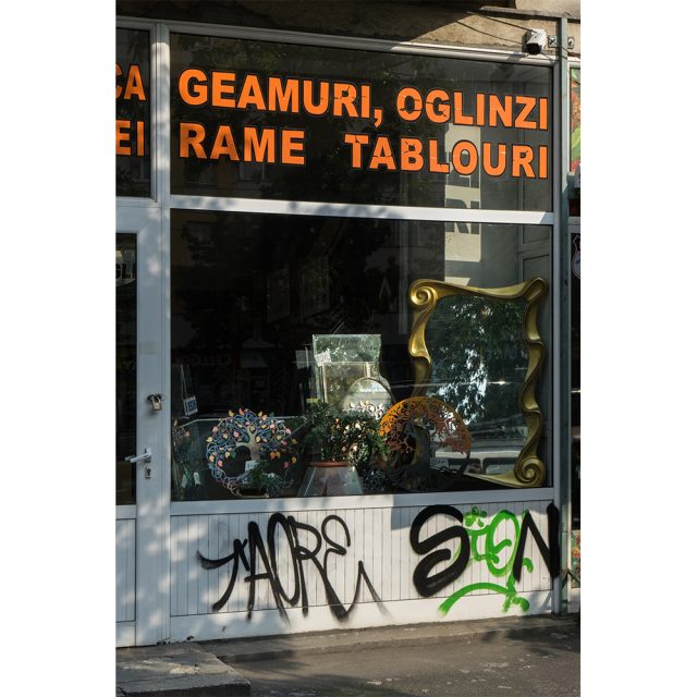 Geamuri și Oglinzi